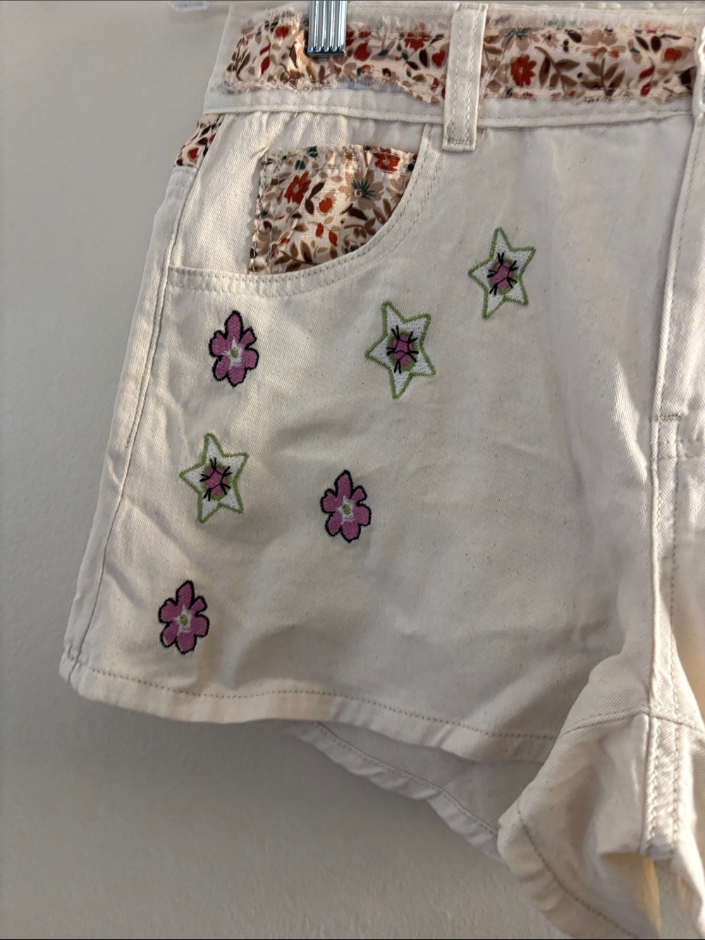 POL White Floral Patchwork Jean Shorts - Picture 2 of 7